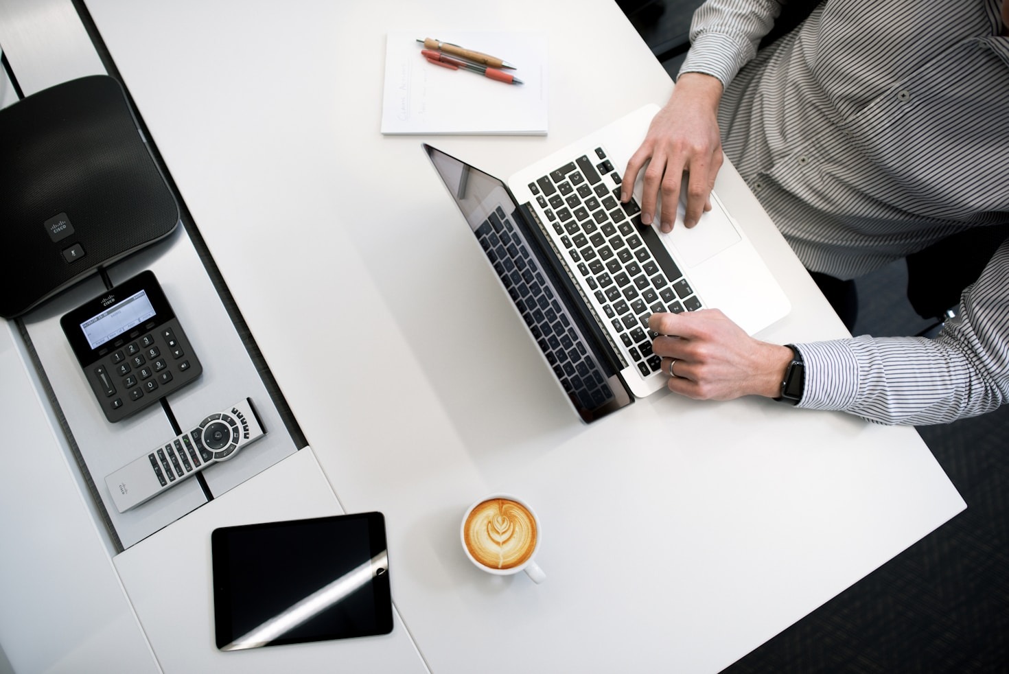 The Power of Centralized Connections in GRUPO-MTZ